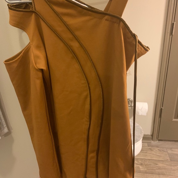 Luxury dress. Never worn before. - Picture 7 of 7